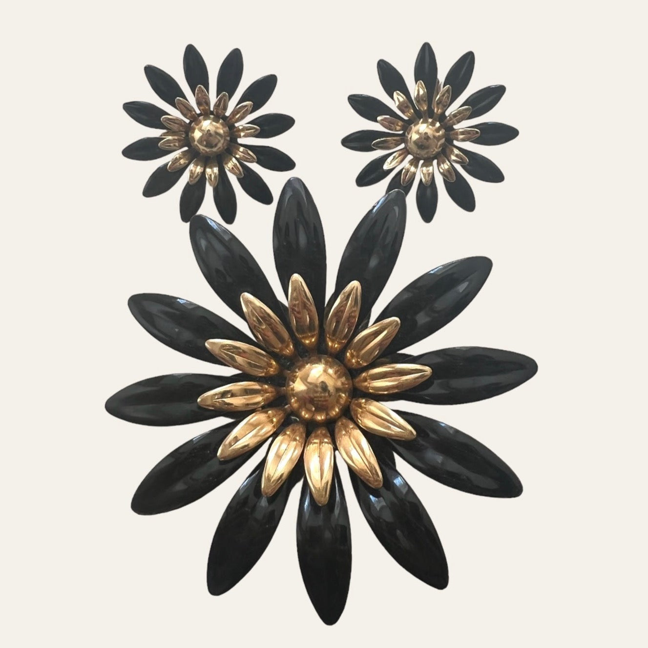 Sarah Coventry Black Enamel Flower Brooch And Earrings Set