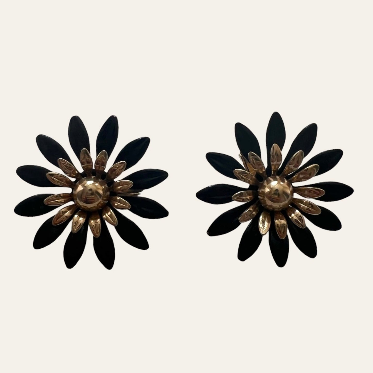 Sarah Coventry Black Enamel Flower Brooch And Earrings Set