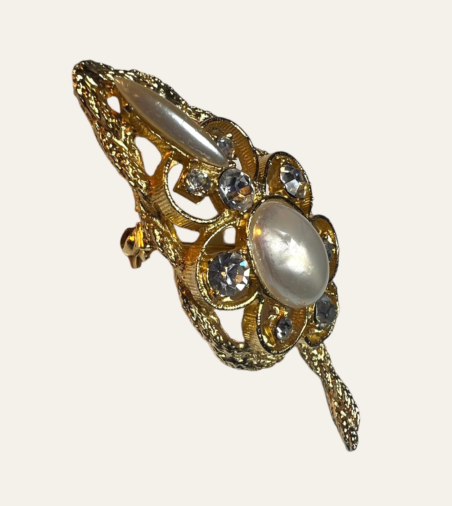 Moushe Shaped Faux Pearl Brooch