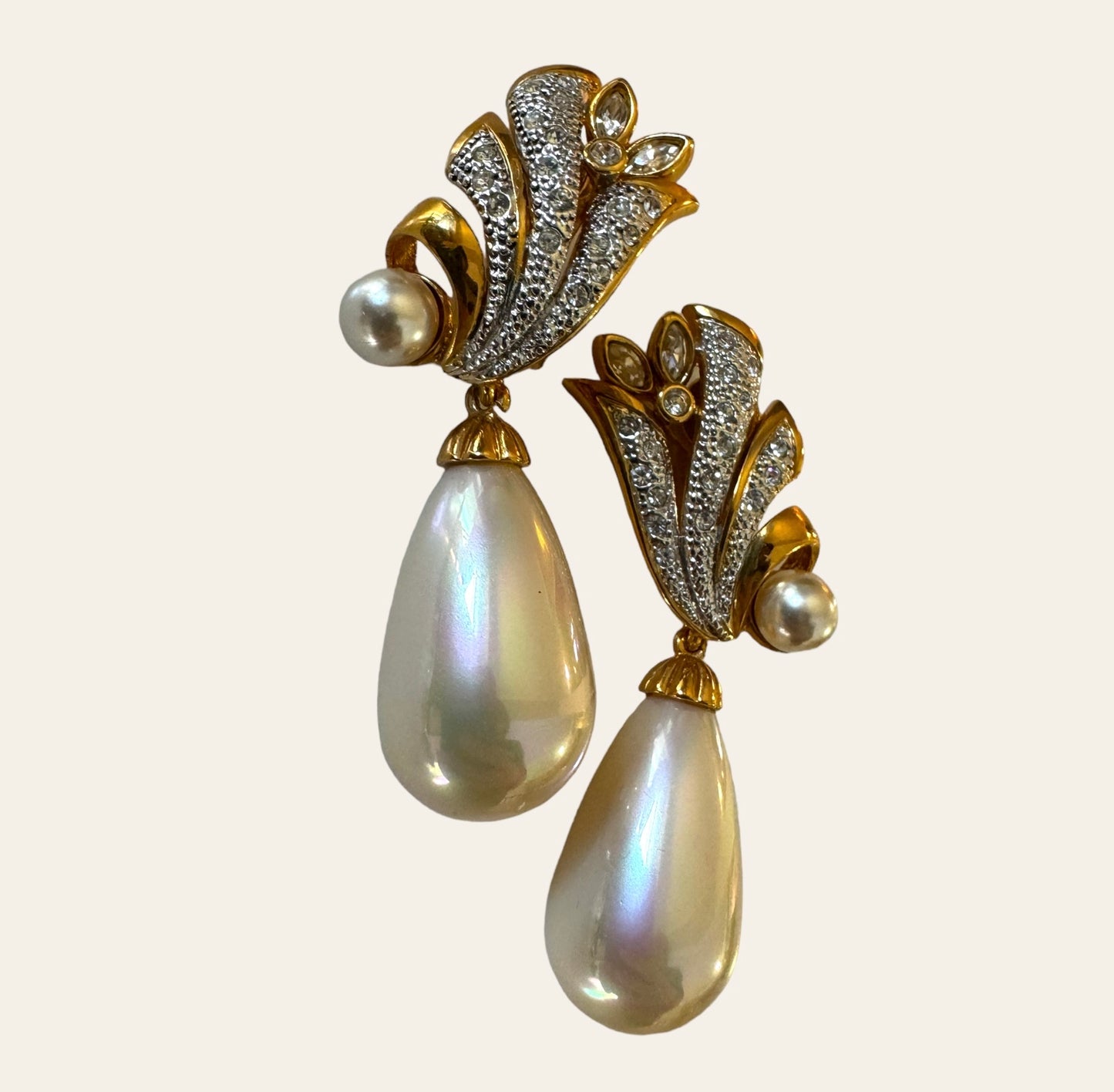 1980s Faux Pearl Teardrop Clip On Earrings