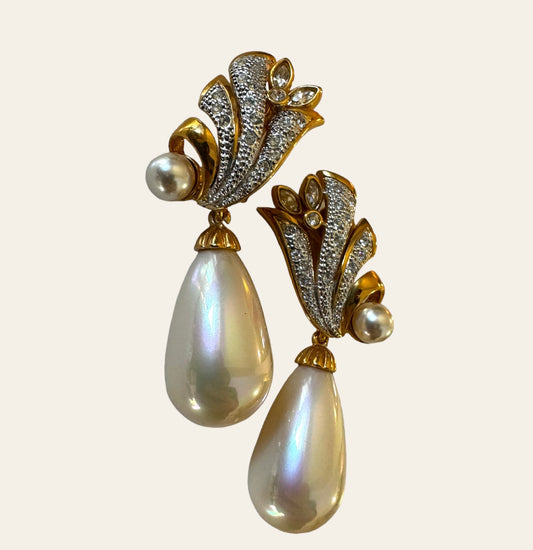 1980s Faux Pearl Teardrop Clip On Earrings