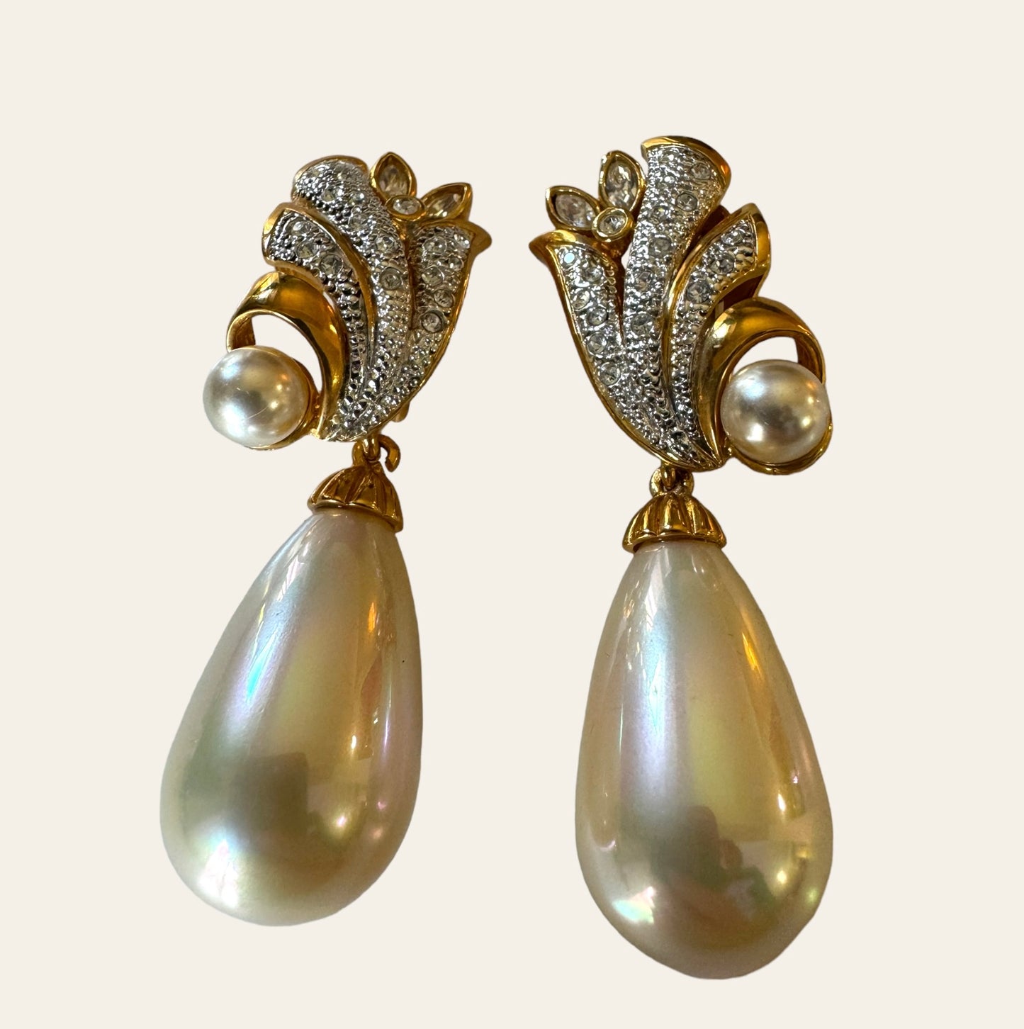 1980s Faux Pearl Teardrop Clip On Earrings