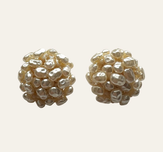 1970's Clustered Rice Pearls Clip On Earrings