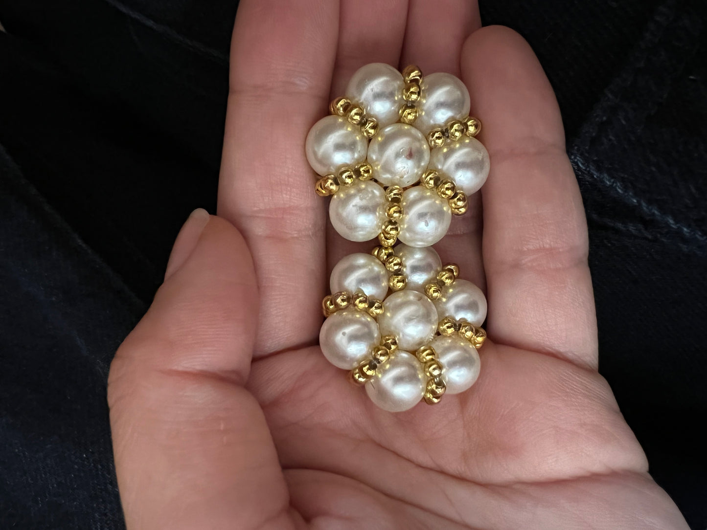 White Flower Plastic Pearls Clip On Earrings