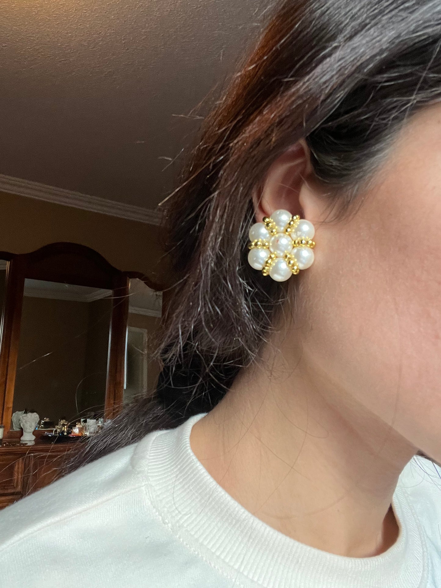 White Flower Plastic Pearls Clip On Earrings