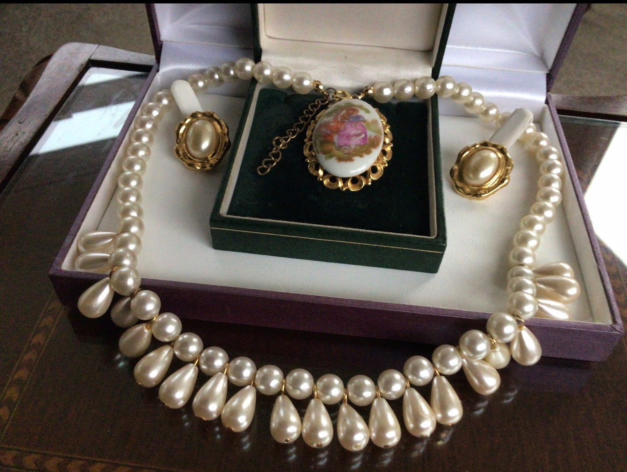 Vintage Faux Pearls Necklace