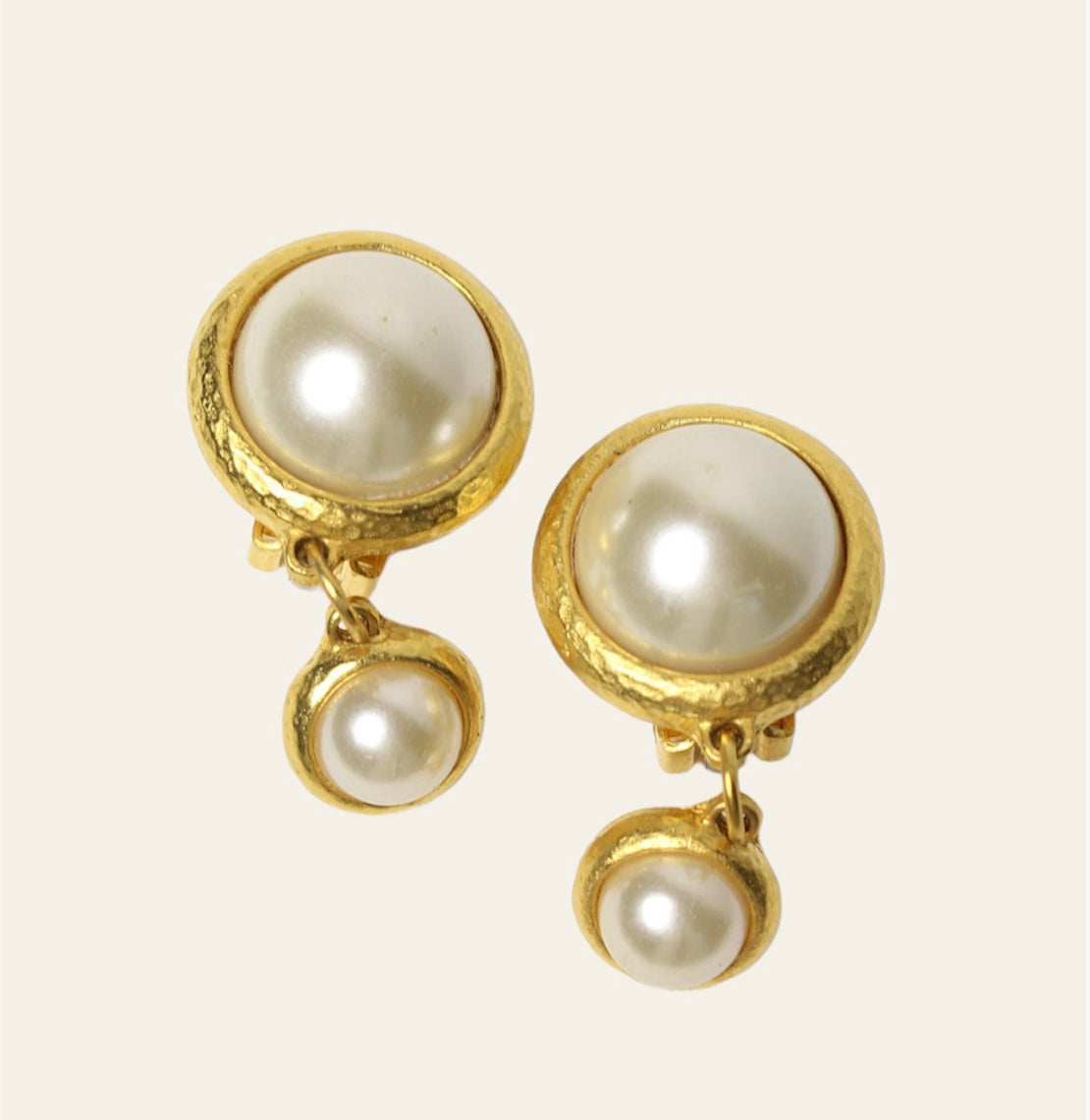 1980's Gold tone drop Pearl Clip On Earrings