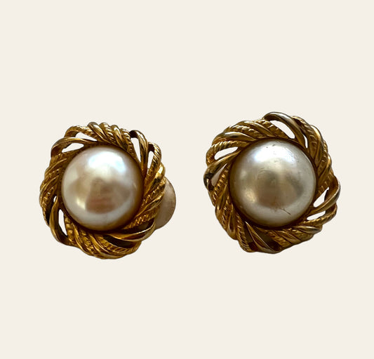 Sarah Coventry Gold Tone Faux Pearls Clip On Earrings