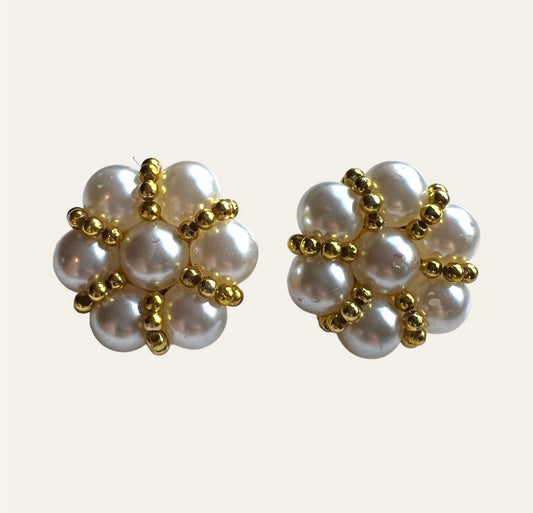 White Flower Plastic Pearls Clip On Earrings