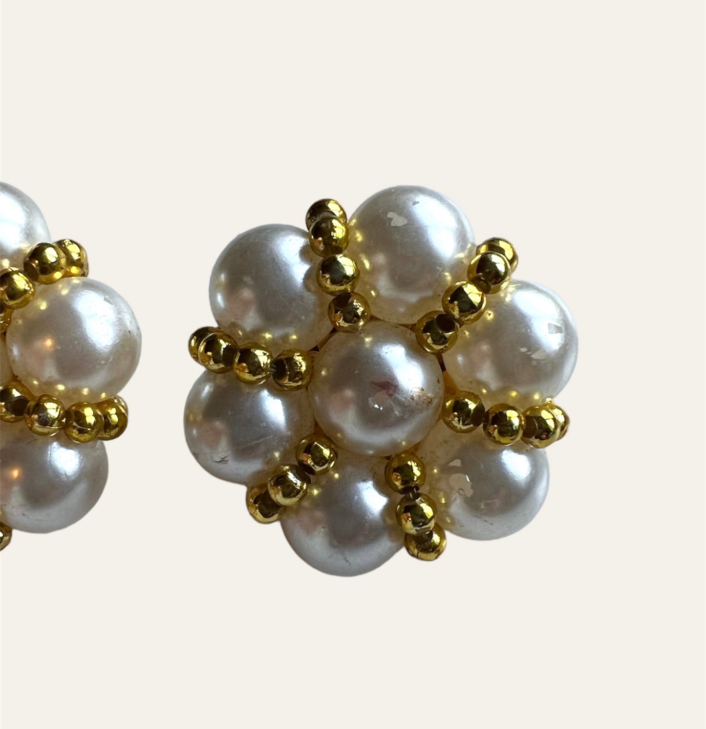 White Flower Plastic Pearls Clip On Earrings